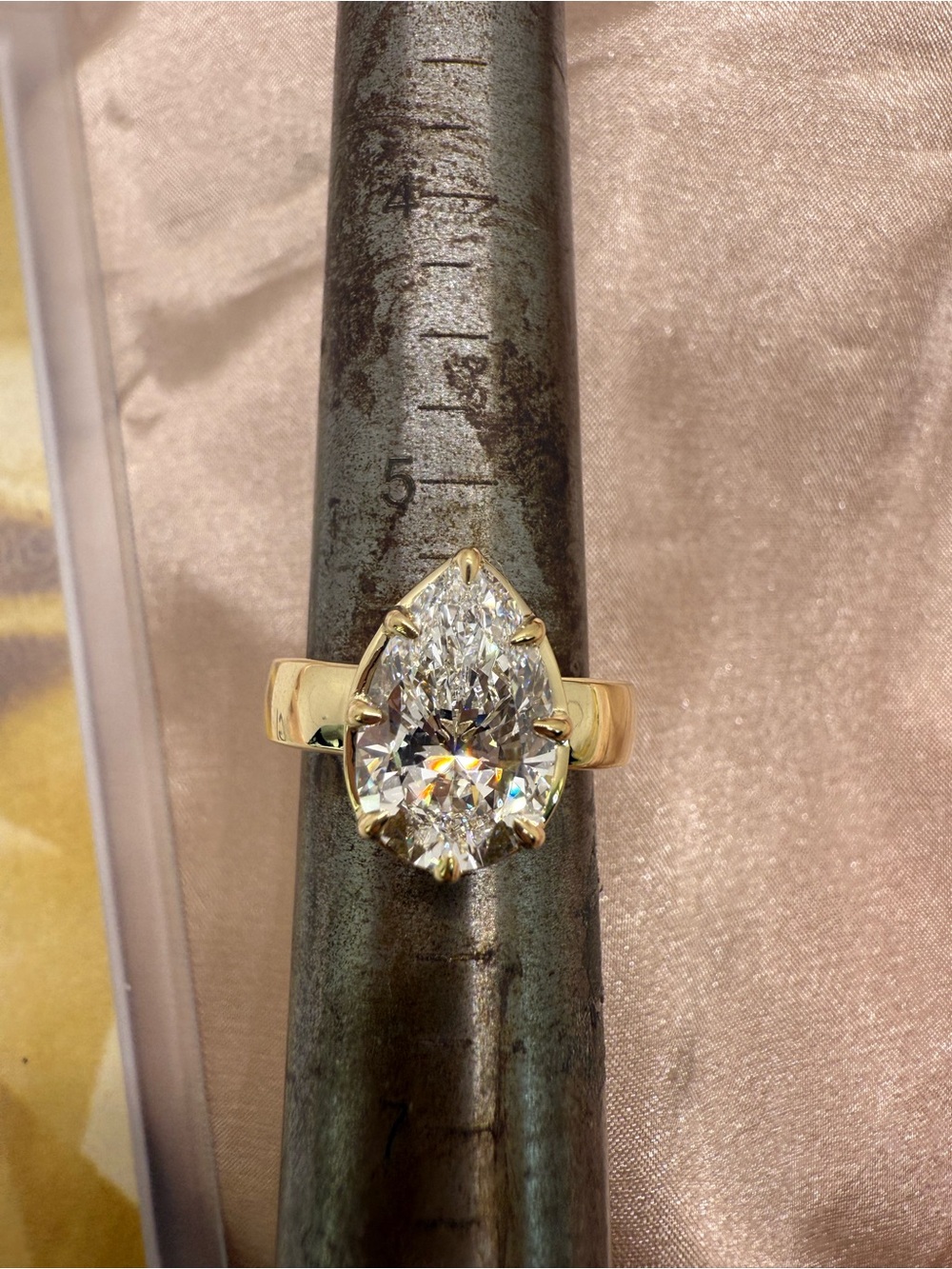 3.57 carat E VVS2 chubby pear on a wide band diamond engagement ring - Picture 6 of 14